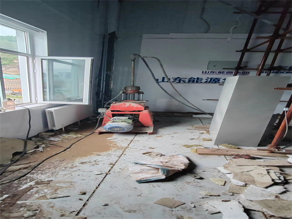 张沟镇地基基础下沉墙体裂缝加固注浆顶升施工